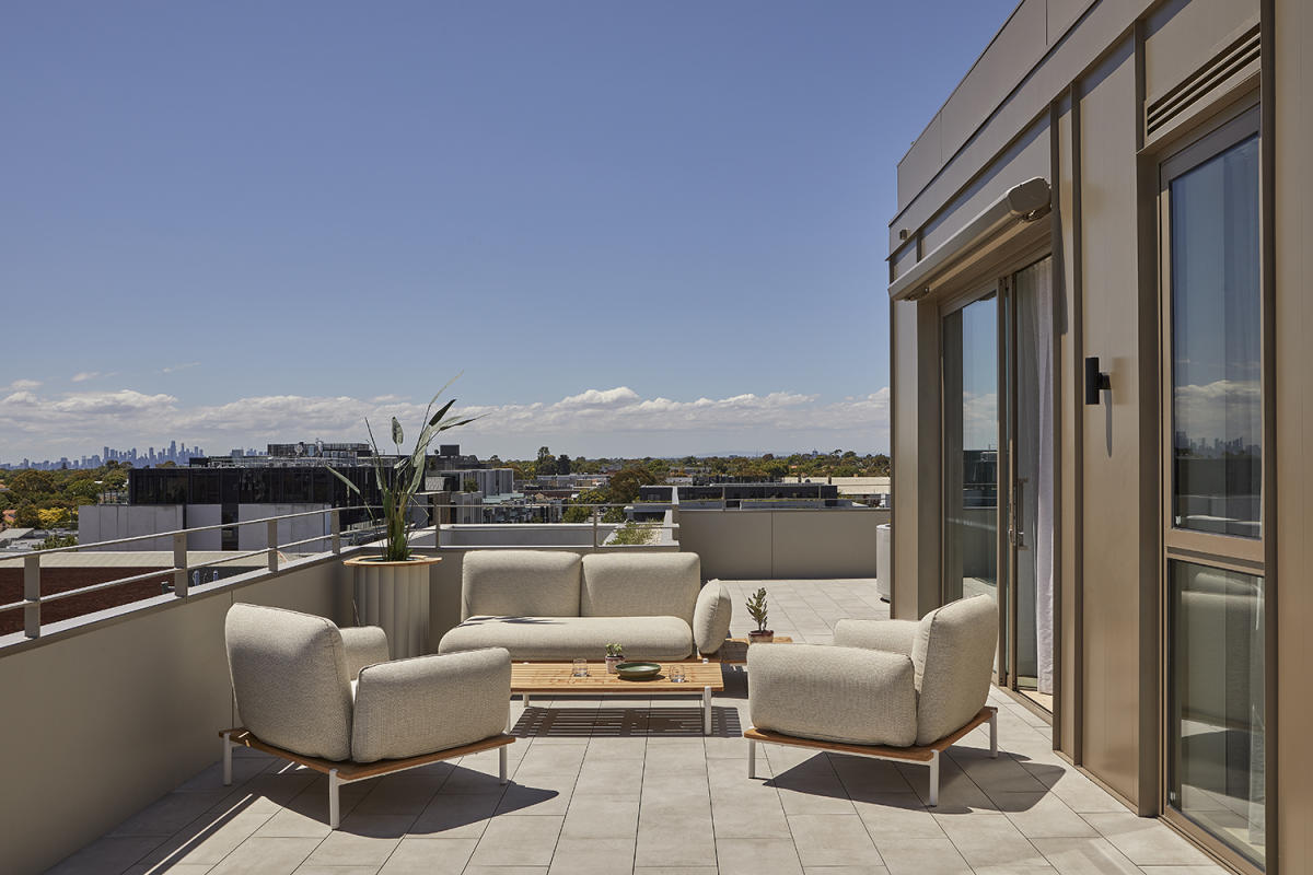 Hampton Hill | By Lowe Living