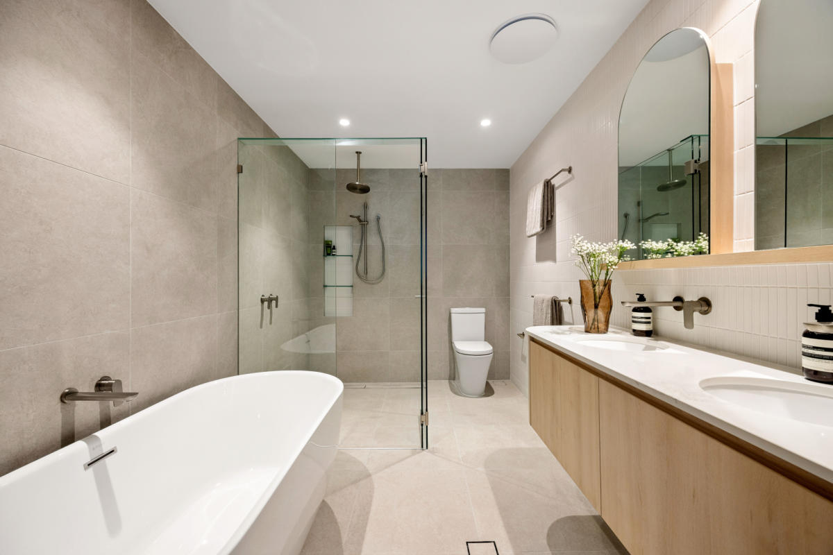 Harbour Shores, Biggera Waters