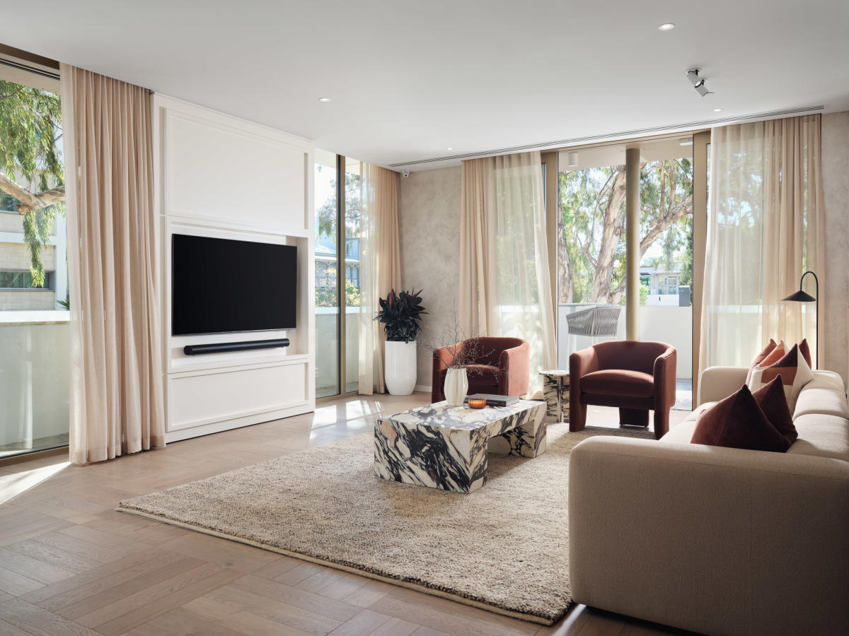 Broadway on the Bay, Crawley