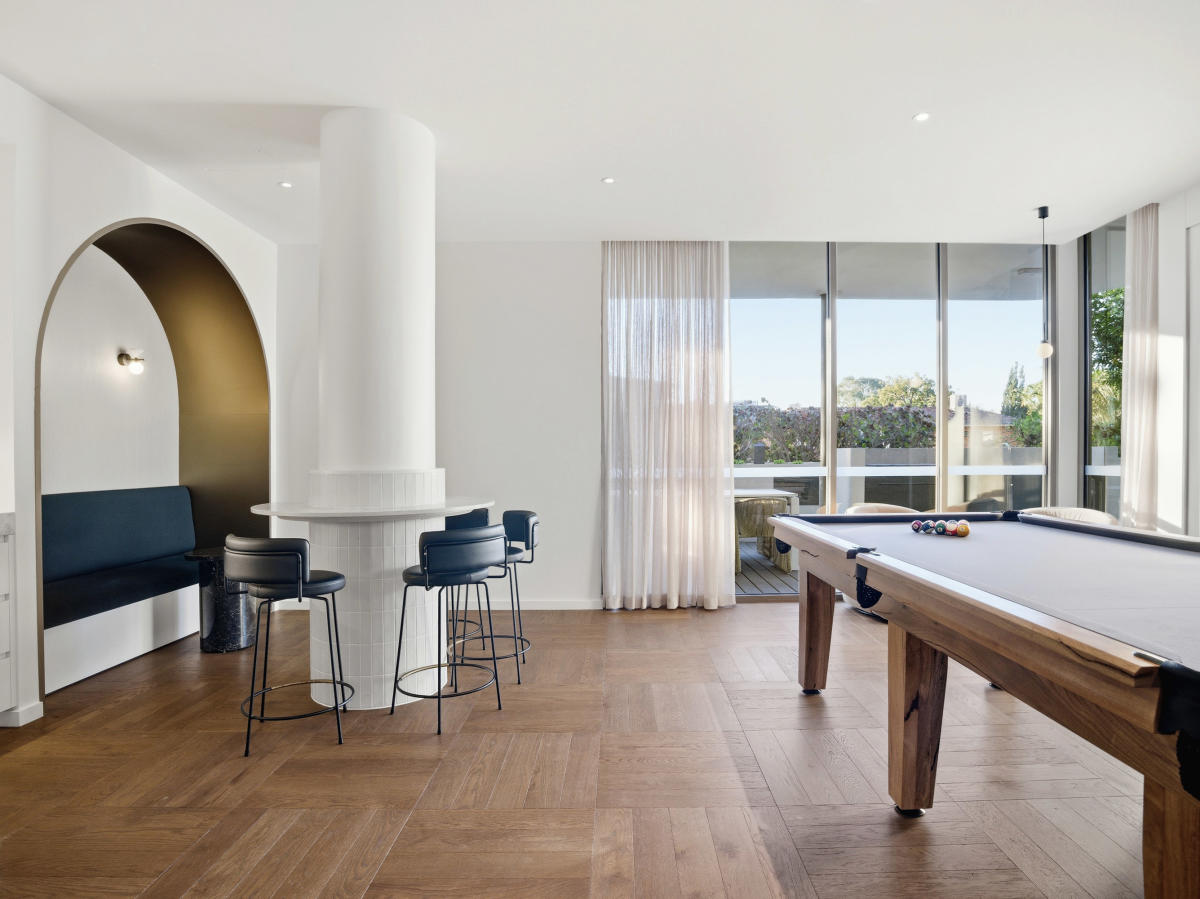 Broadway on the Bay, Crawley