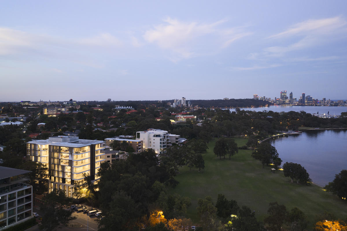 Broadway on the Bay, Crawley