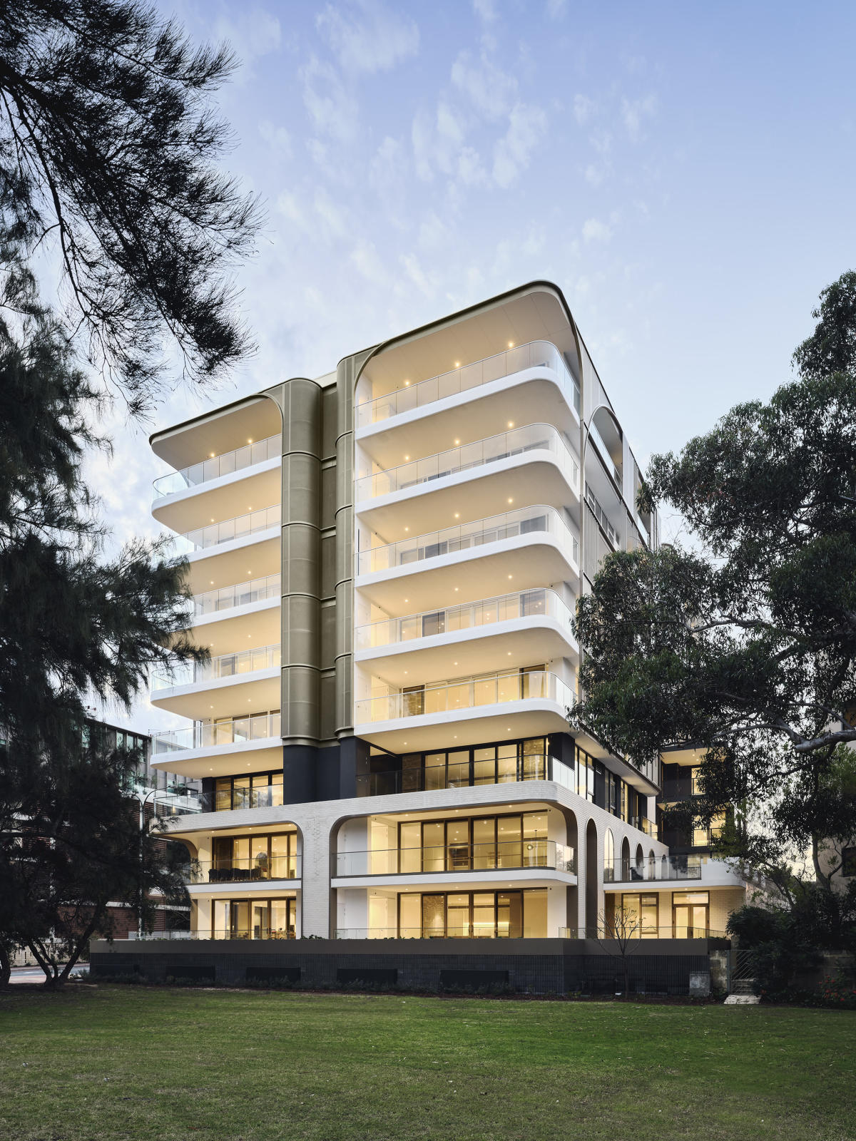 Broadway on the Bay, Crawley