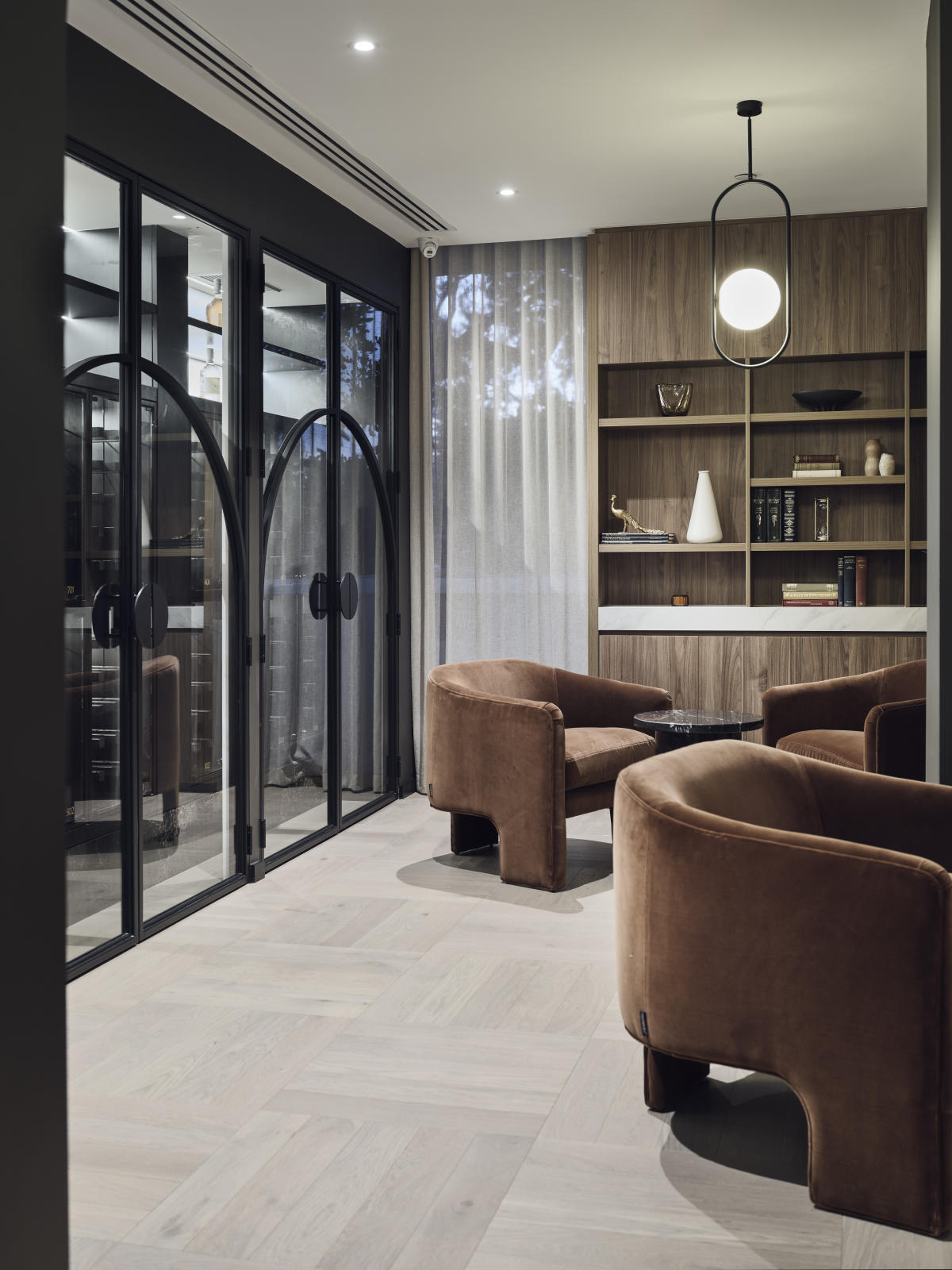 Broadway on the Bay, Crawley