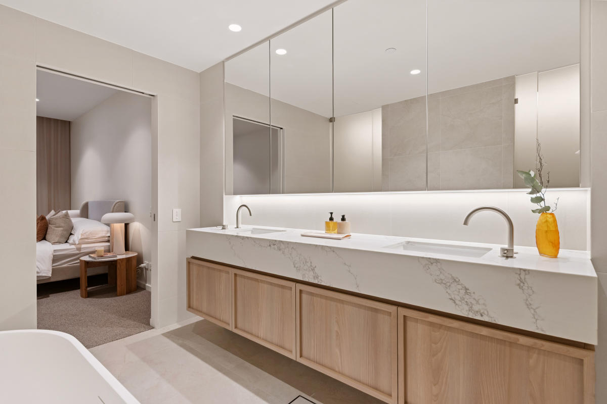 Broadway on the Bay, Crawley