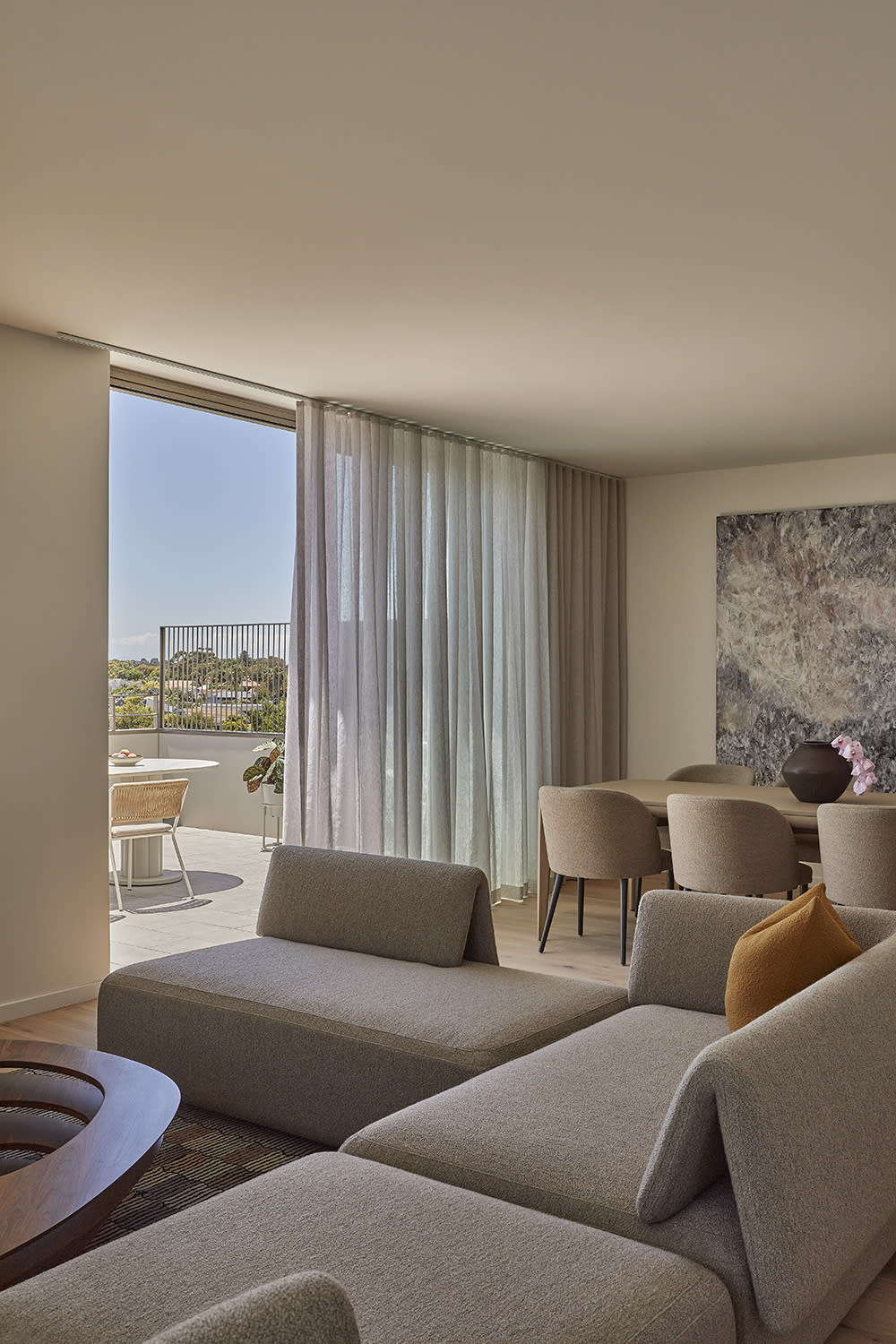 Hampton Hill | By Lowe Living