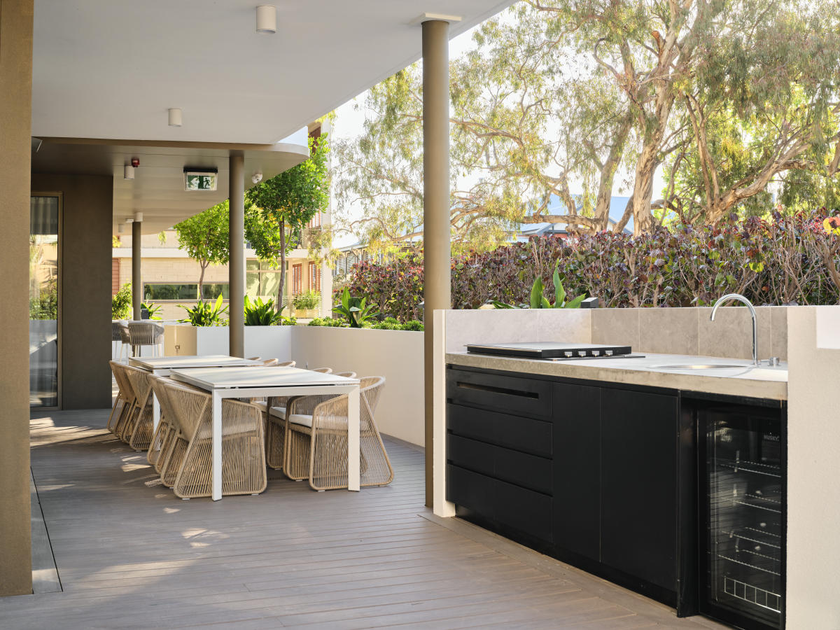 Broadway on the Bay, Crawley