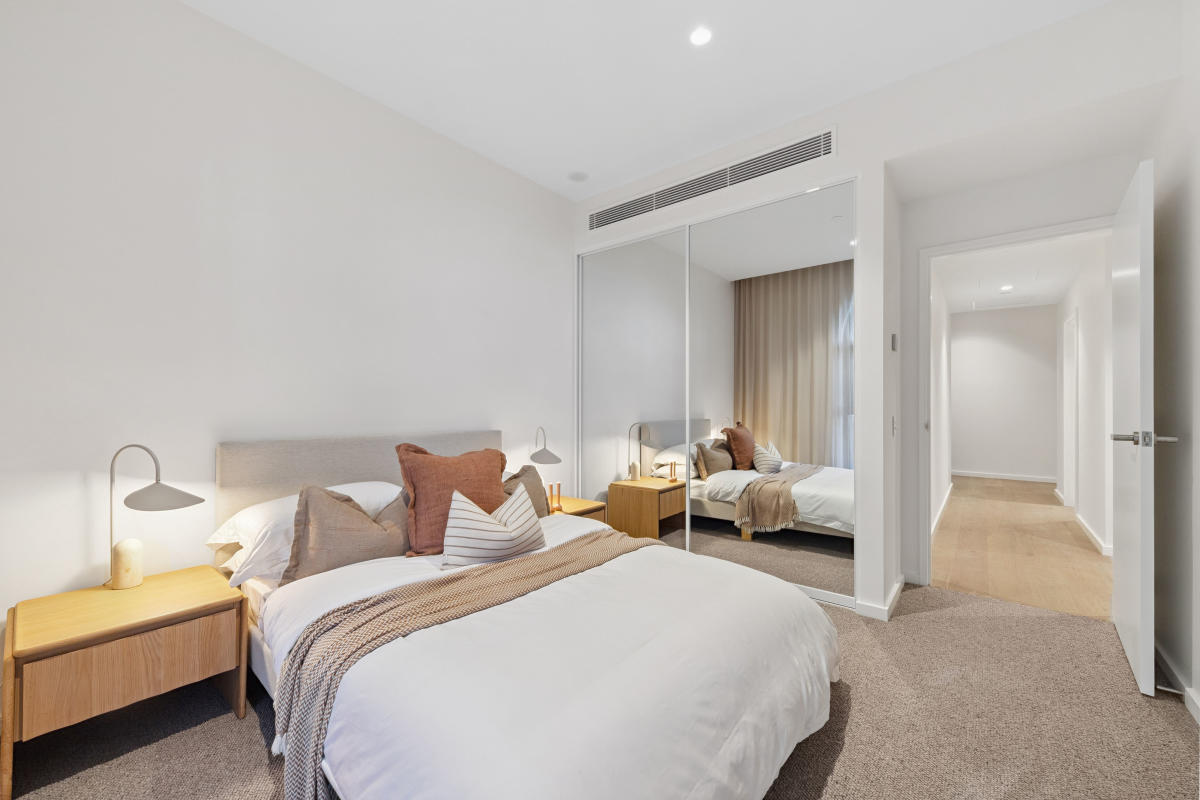 Broadway on the Bay, Crawley