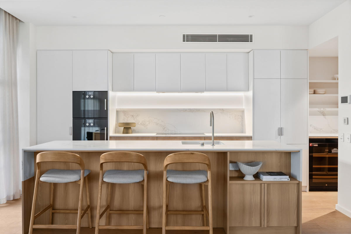 Broadway on the Bay, Crawley