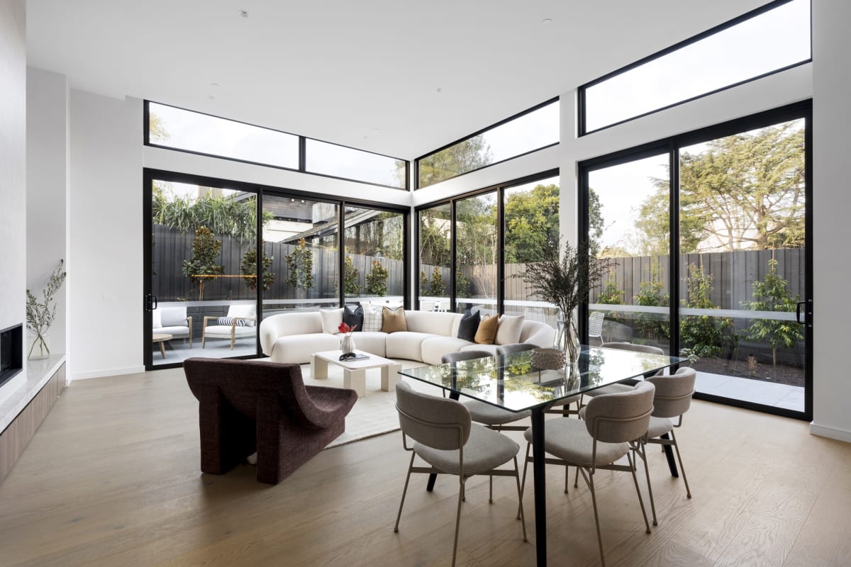 Threadneedle, Balwyn