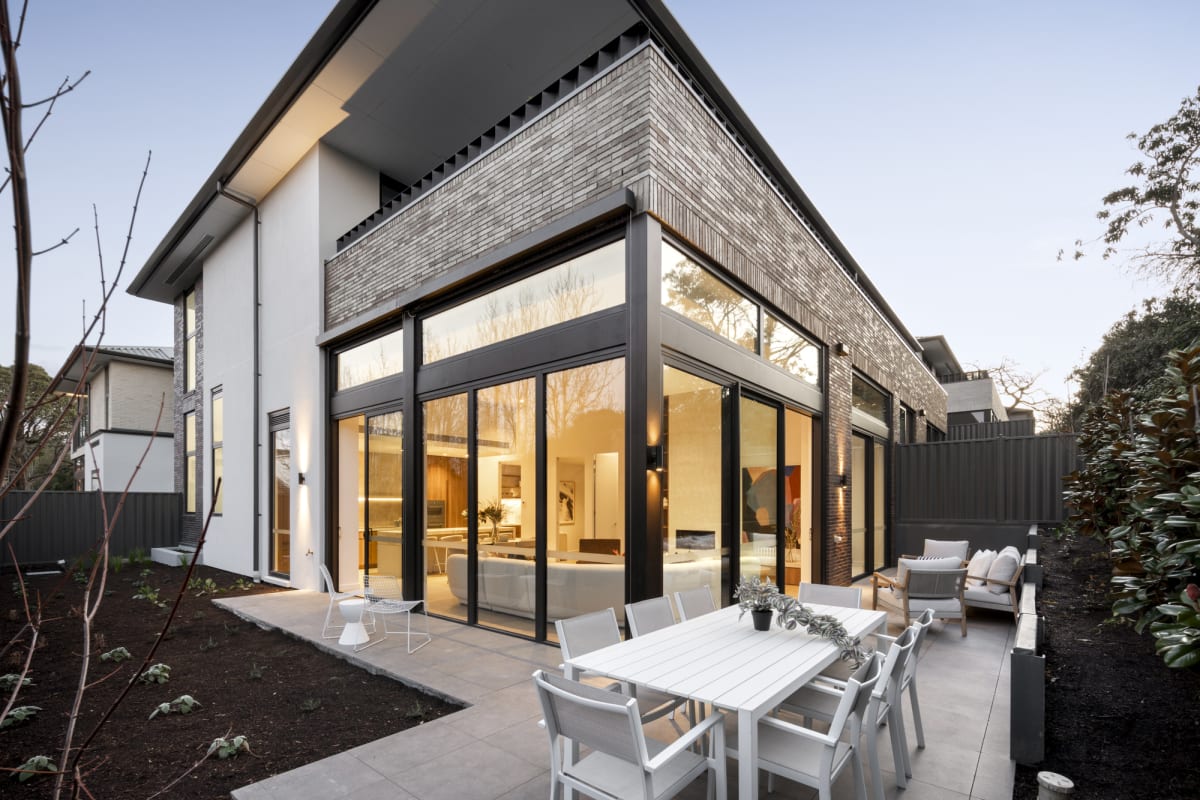 Threadneedle, Balwyn