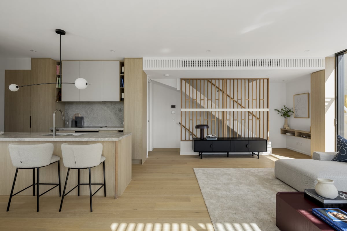 Lori, Glen Iris