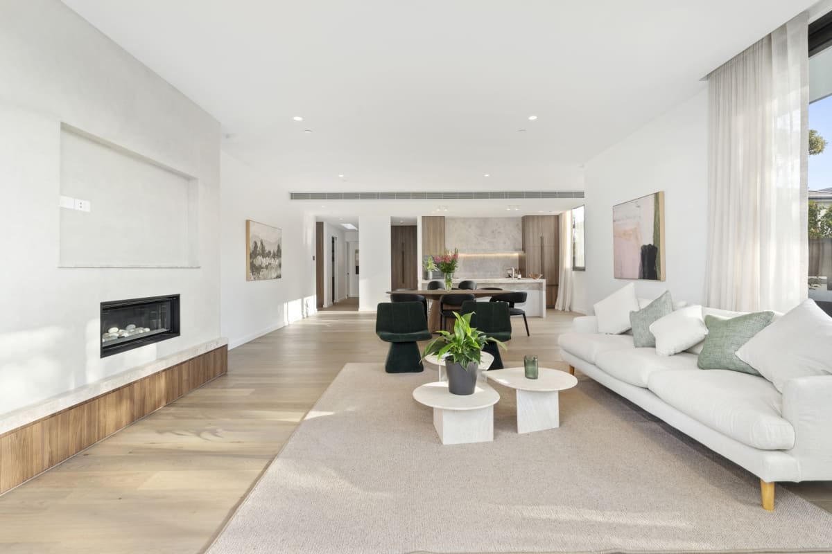 Threadneedle, Balwyn