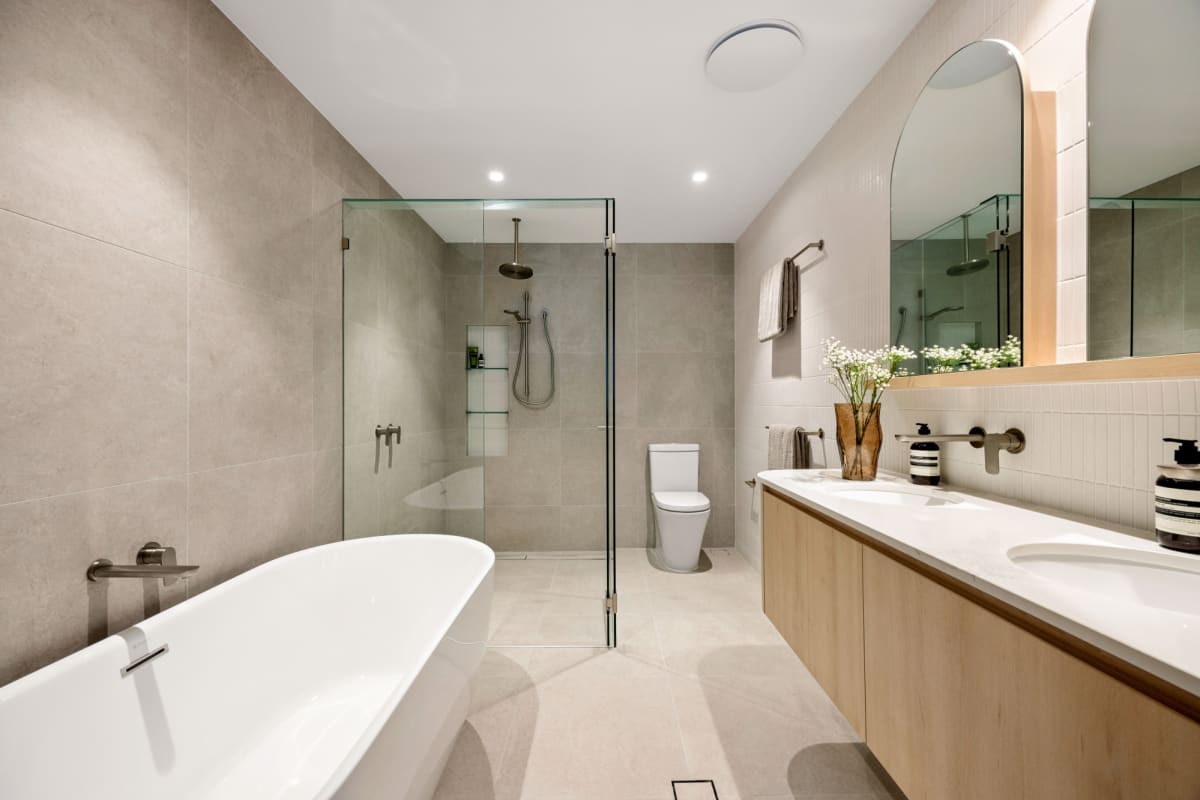 Harbour Shores, Biggera Waters