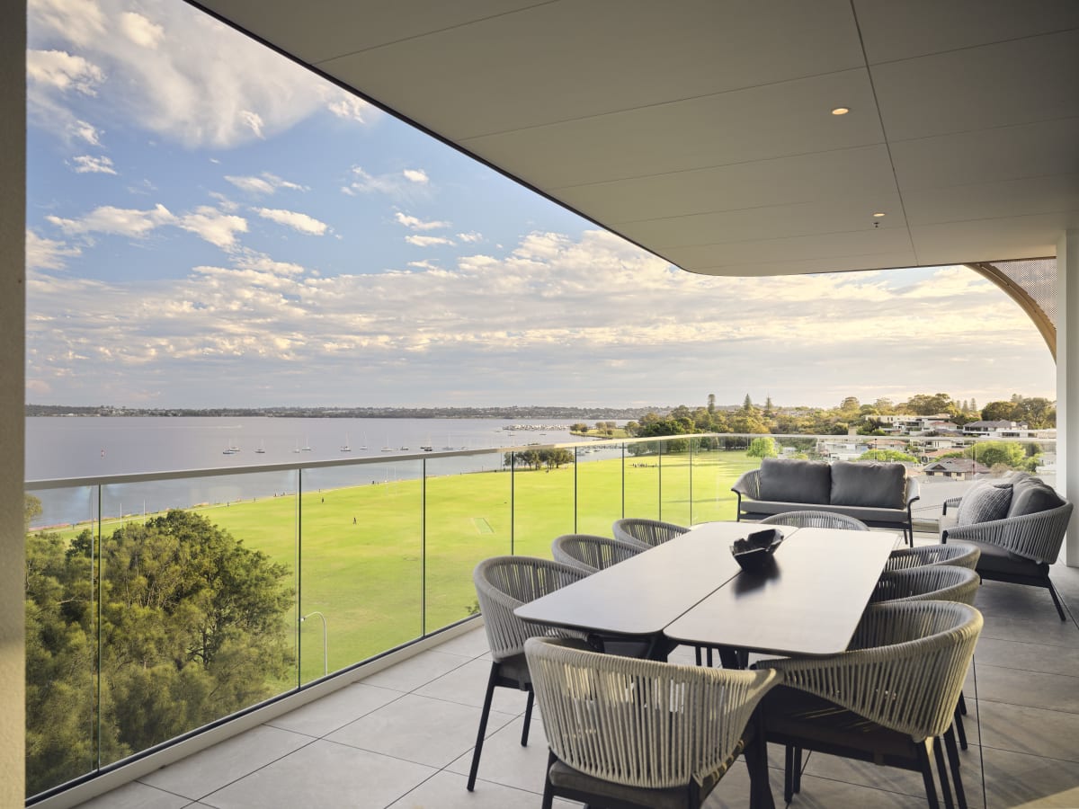 Broadway on the Bay, Crawley