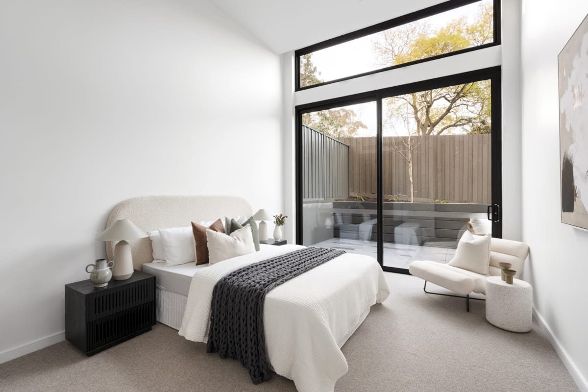 Threadneedle, Balwyn