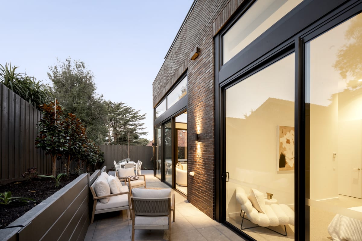 Threadneedle, Balwyn