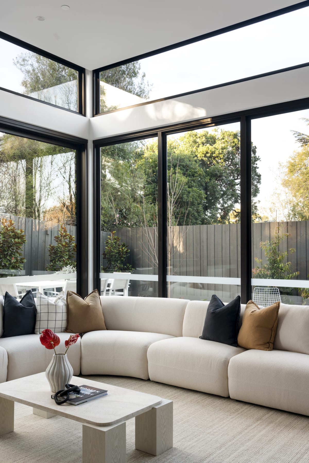 Threadneedle, Balwyn