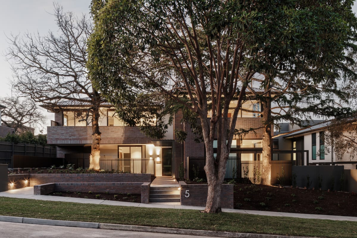 Threadneedle, Balwyn