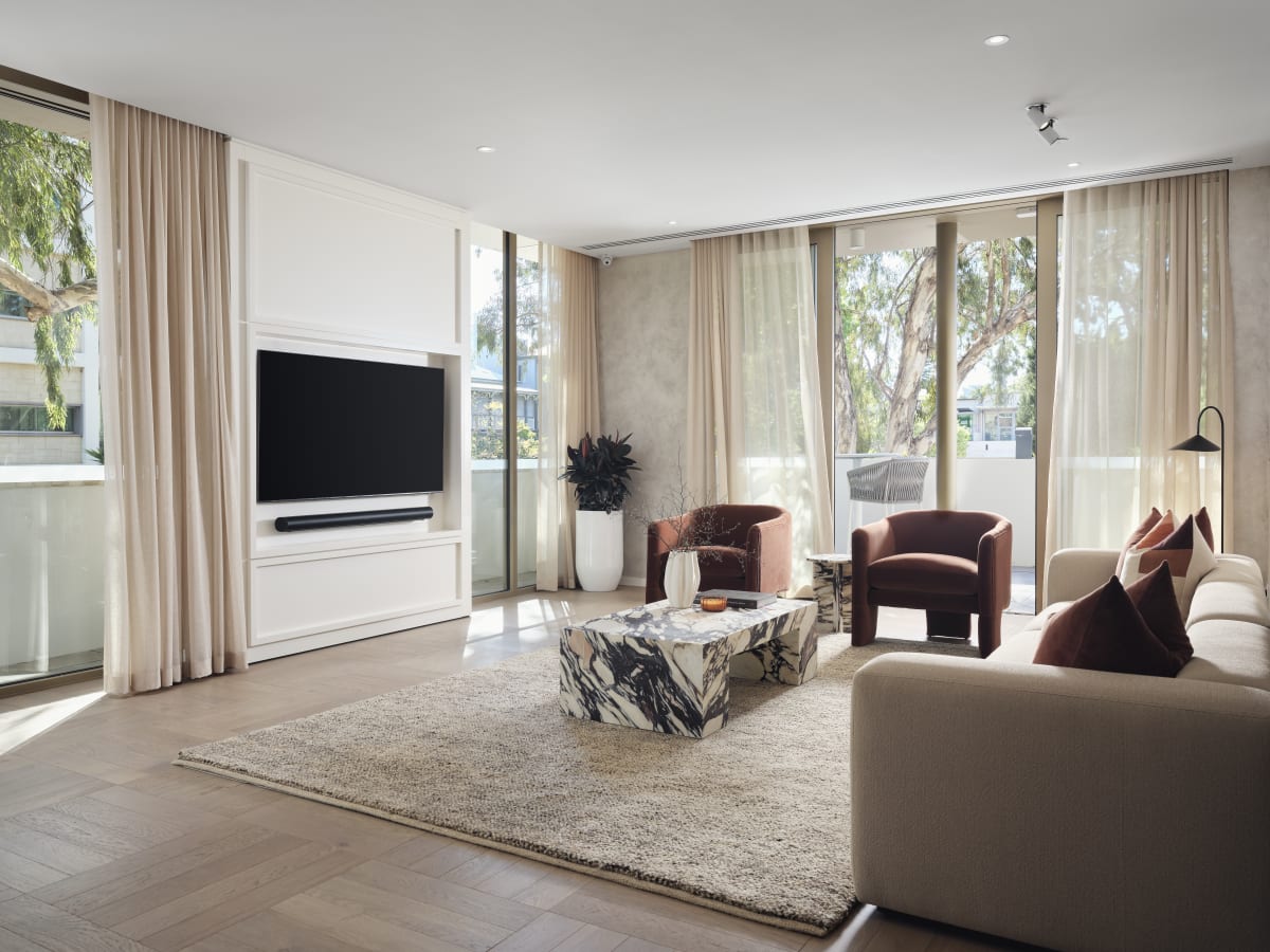 Broadway on the Bay, Crawley