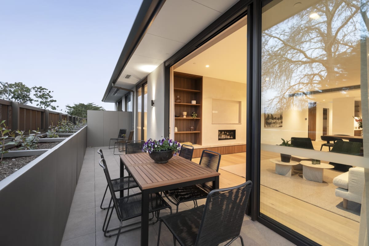 Threadneedle, Balwyn