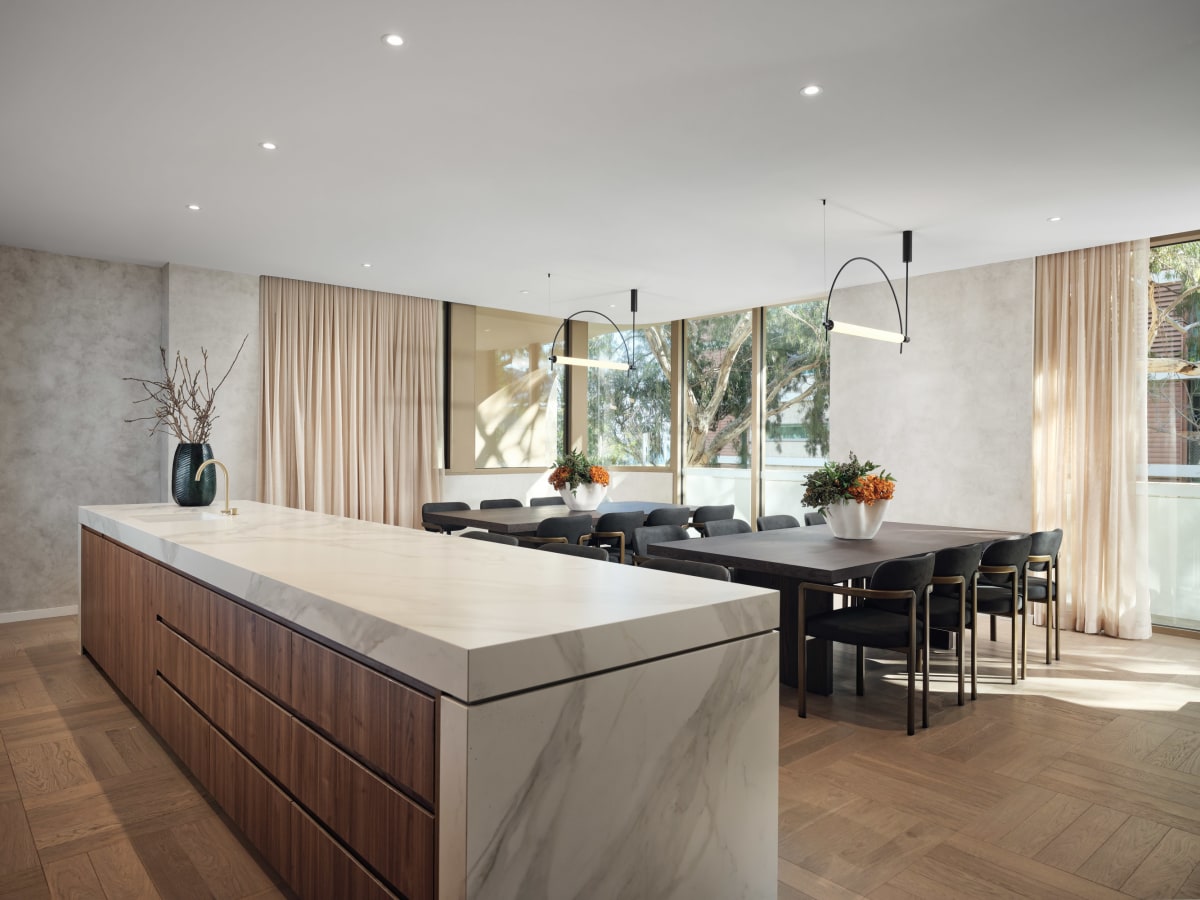 Broadway on the Bay, Crawley