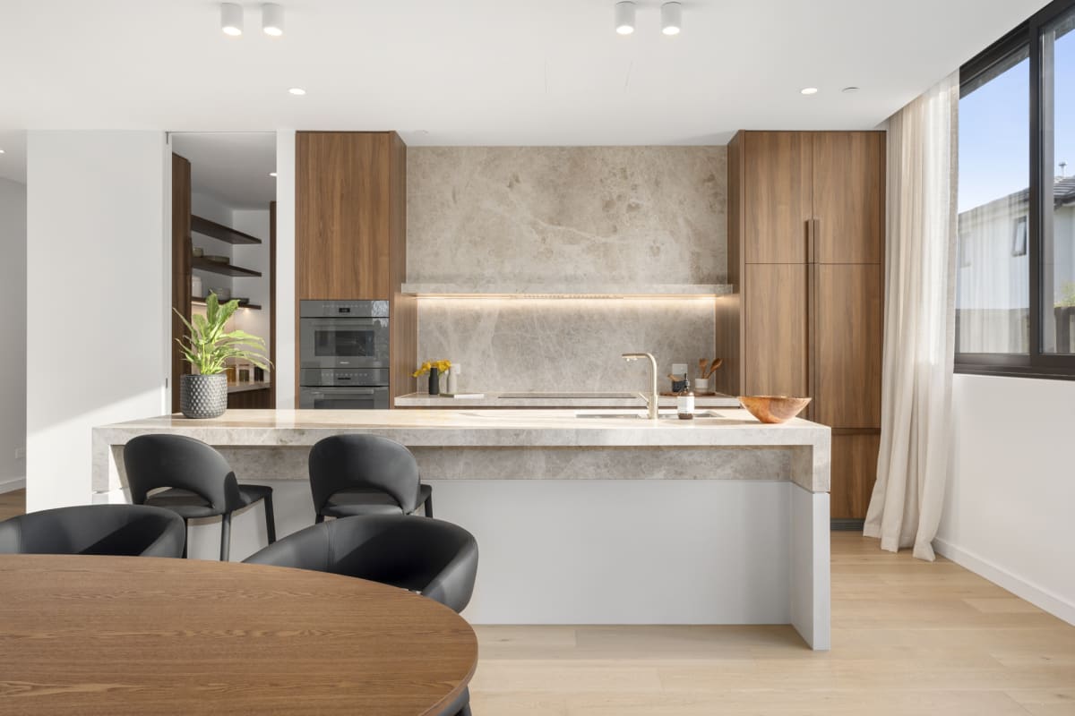 Threadneedle, Balwyn