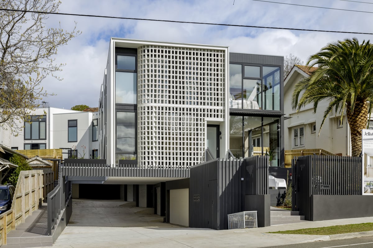 Lori, Glen Iris