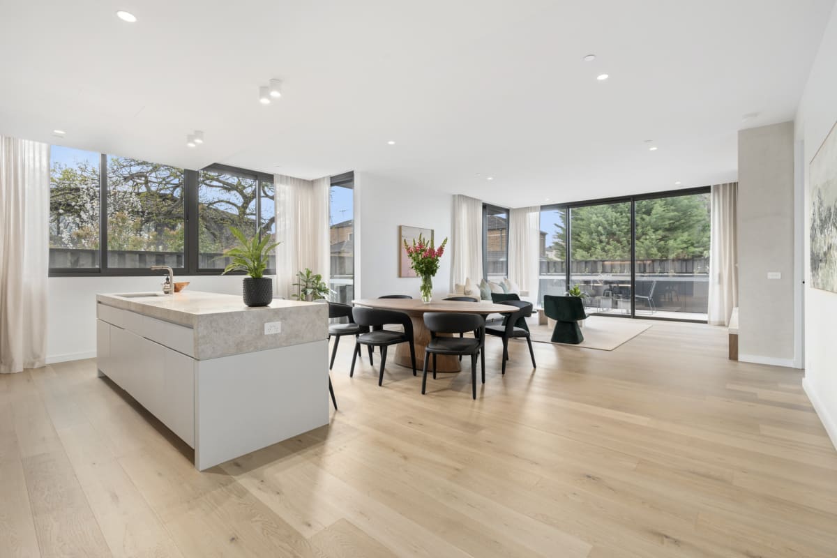 Threadneedle, Balwyn