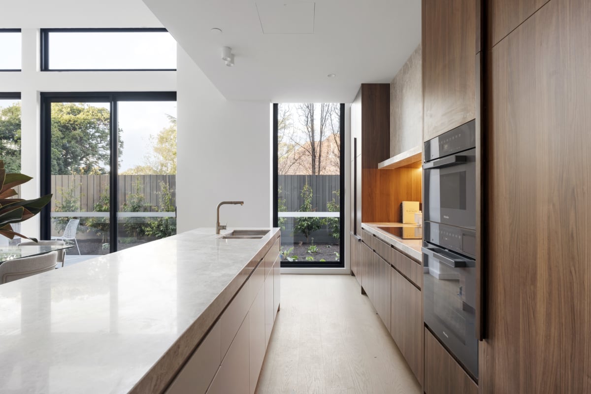 Threadneedle, Balwyn