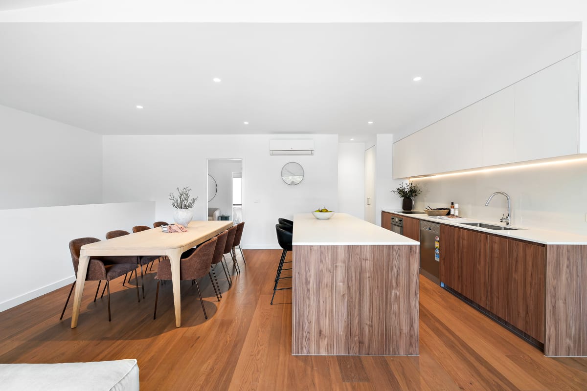 Kingloch Parade, Wantirna