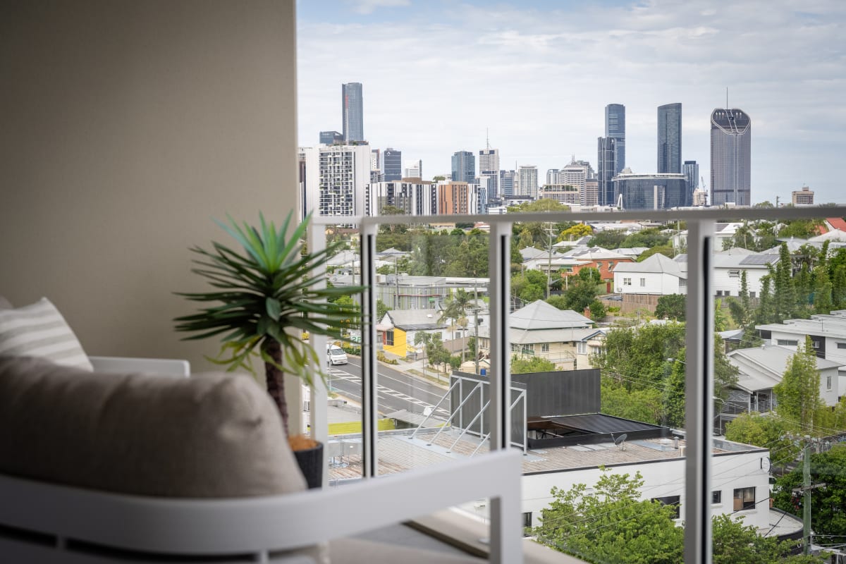 Bankside, West End Bankside, West End