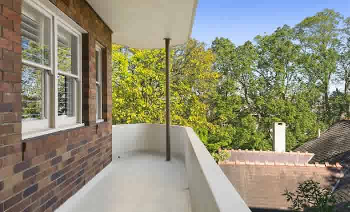 TV presenter and producer Natalie Hercus lists Bellevue Hill investment apartment