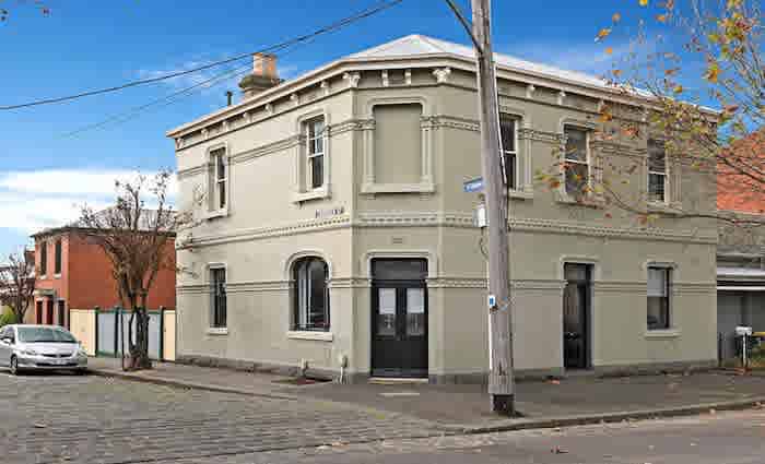 Decommissioned Carlton pub fails to sell