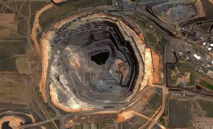 No property boom from Queensland's latest FIFO mining project: Terry Ryder 