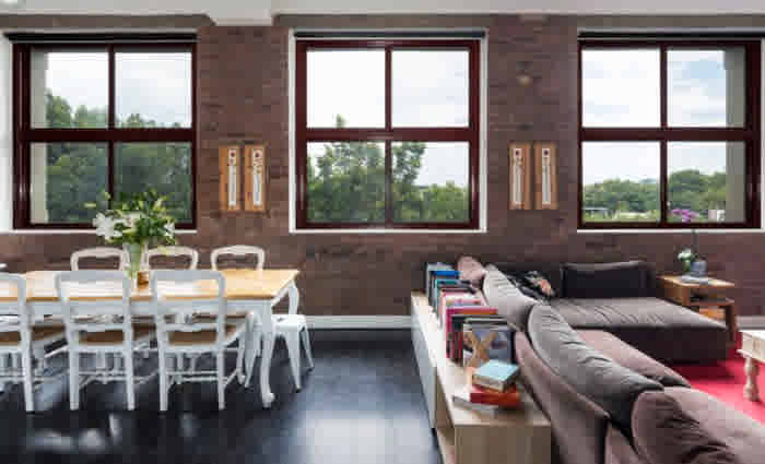 Singer Mahalia Barnes sells in Redfern