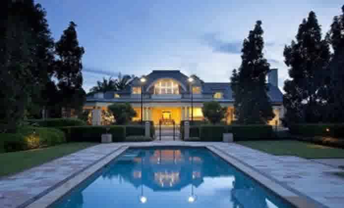 Jordan Belfort inspects $4.96 million Bridgeman Downs, Brisbane estate