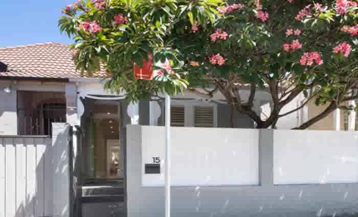 Global advertising leader Brent Smart buys in Bondi