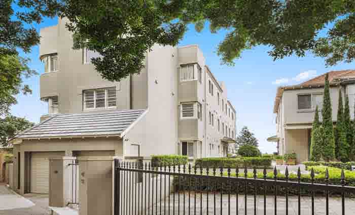Wellness coach Jessica Sepel sells in Darling Point