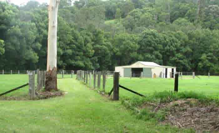 NRL's Darren Lockyer buys NSW weekender