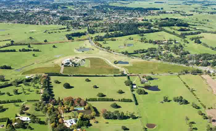 Malaysian horse racing tycoon, Teo Ah Khing expand Southern Highlands farm into neighbouring vineyard