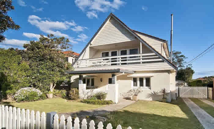 Broadcaster Kel Richards lists Riverview home