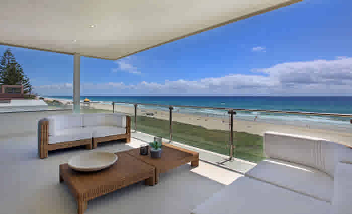 Former ANZ chief John McFarlane takes Mermaid Beach millionaires' row minor loss