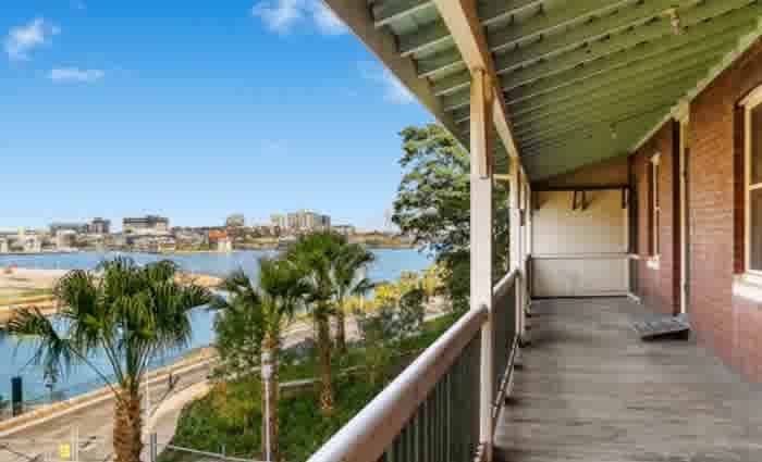 NSW government raises $5.5 million through Millers Point property auction; eight more up for bidding