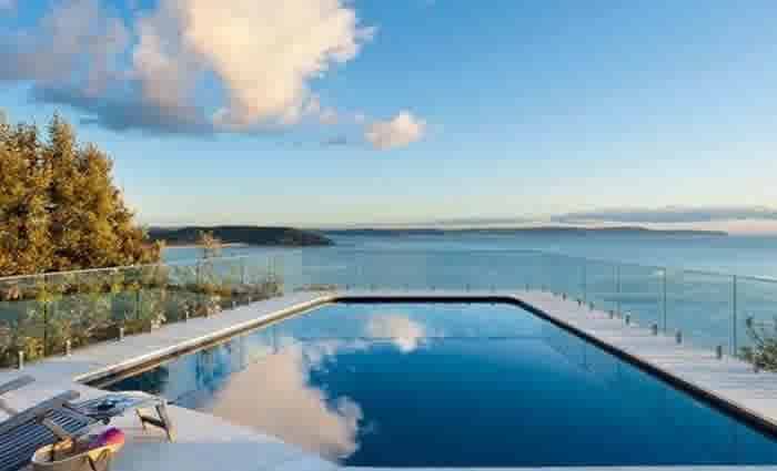 Andrew Robb buys at Palm Beach