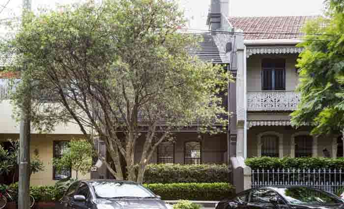 Sandra Levy sells to director Catherine Livingstone