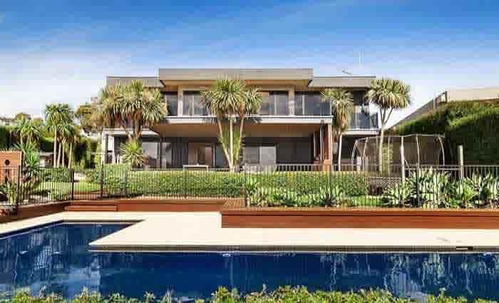 Roger Federer's Mt Eliza holiday rental up for sale