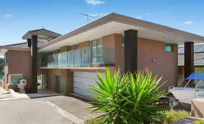 Former Sydney madam Jamelie Lahood sells in Yowie Bay
