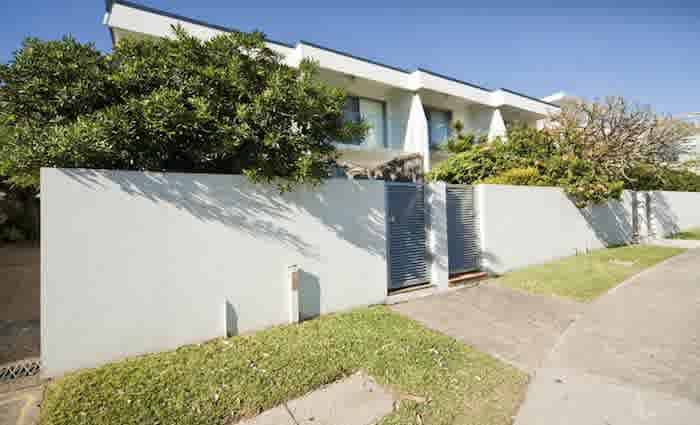 Former horse breeder Dean Fleming purchases North Bondi apartment