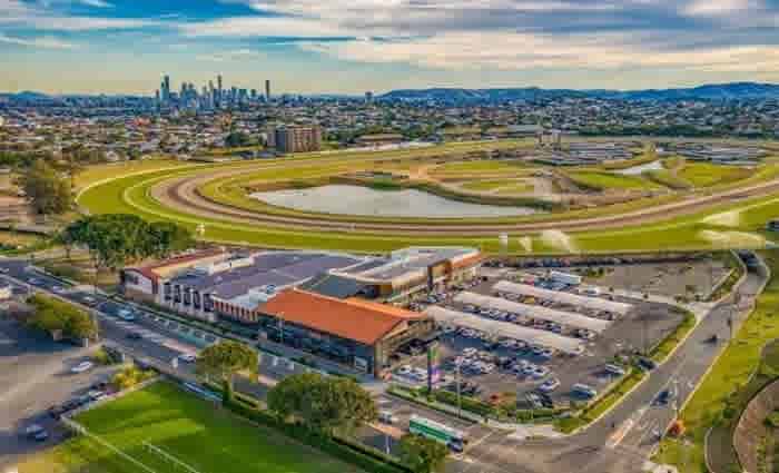 Last retail lease in Ascot's Racecourse Village through Savills