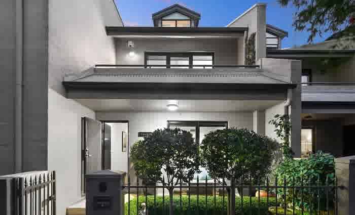 School holidays impact otherwise strong auction weekend